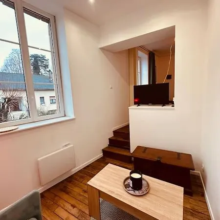 Moderne - Vue Sur Chateau Fort Apartment
